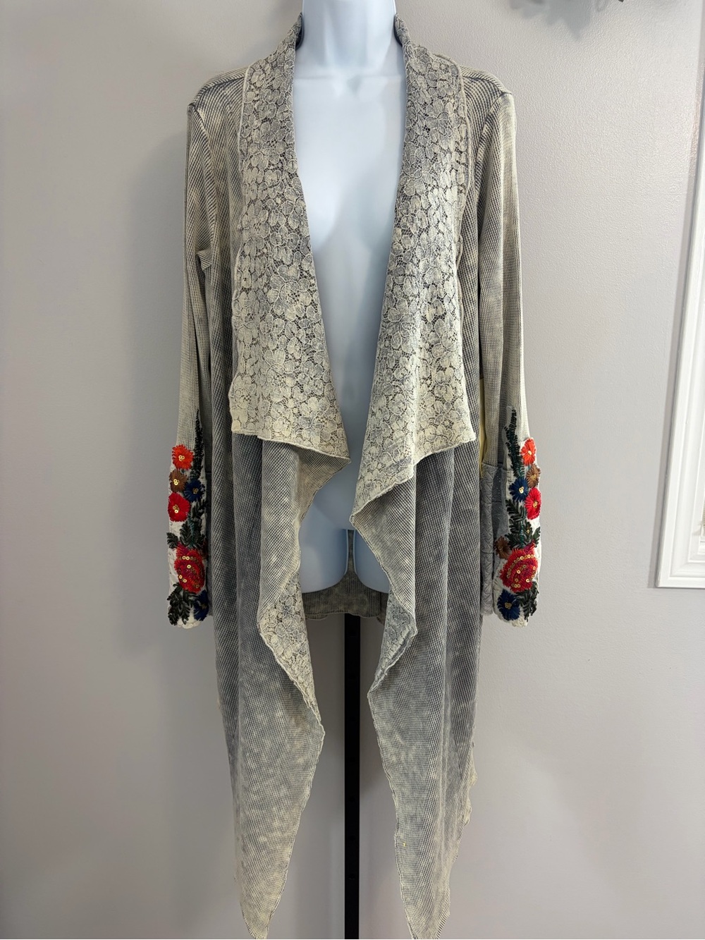 NWT Aratta Silent Journey- Traveling Set Cardigan